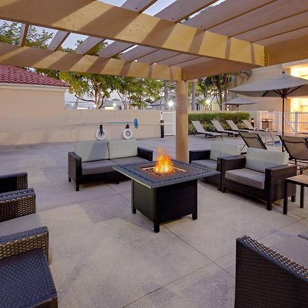 Courtyard By Marriott Fort Lauderdale North/Cypress Creek Exterior foto