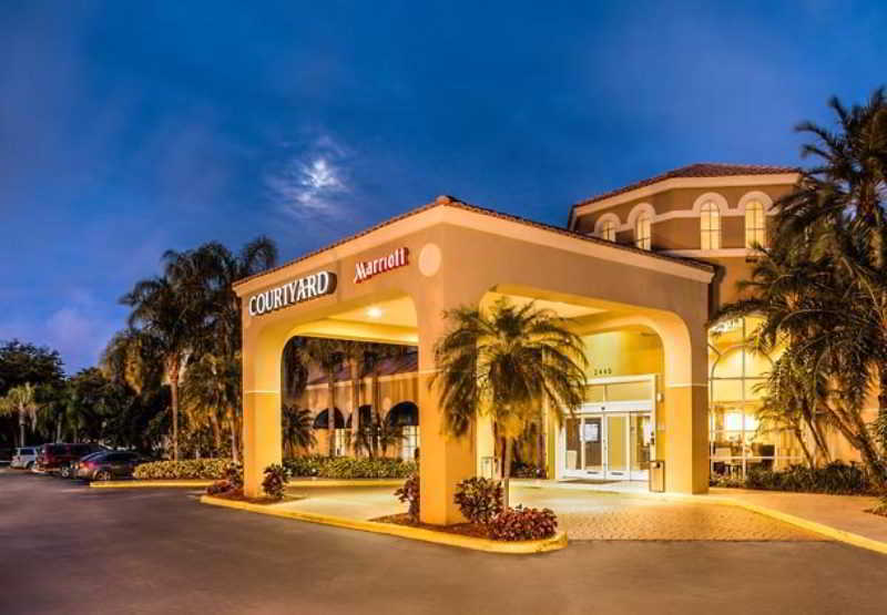 Courtyard By Marriott Fort Lauderdale North/Cypress Creek Hotel Exterior foto